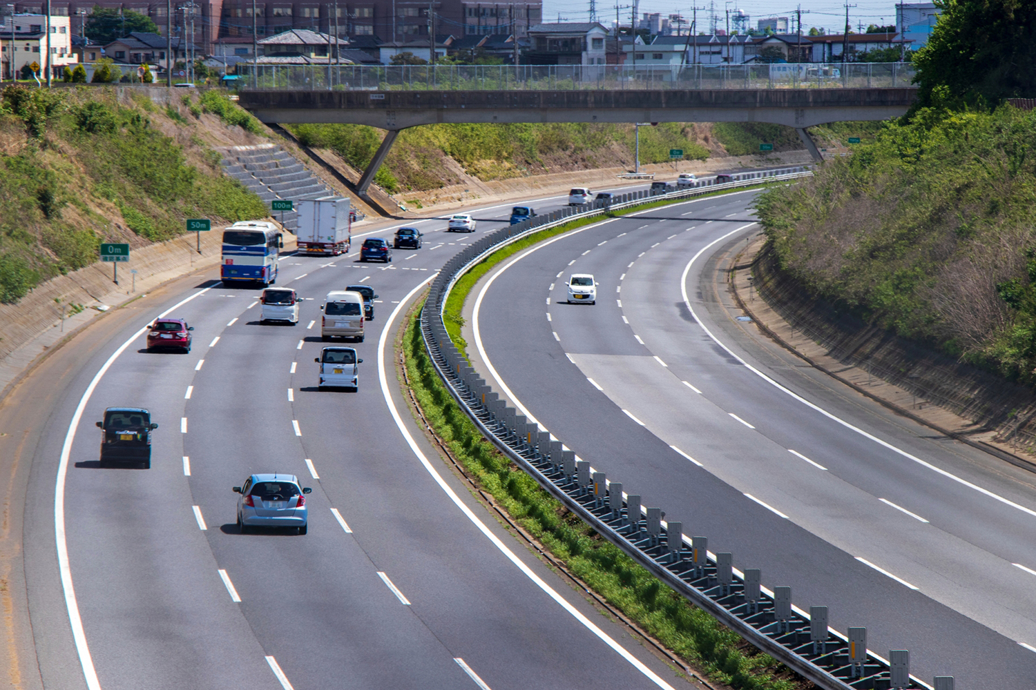 高速道路で先を急ぐことで到着時間はどれぐらい変わるのか？