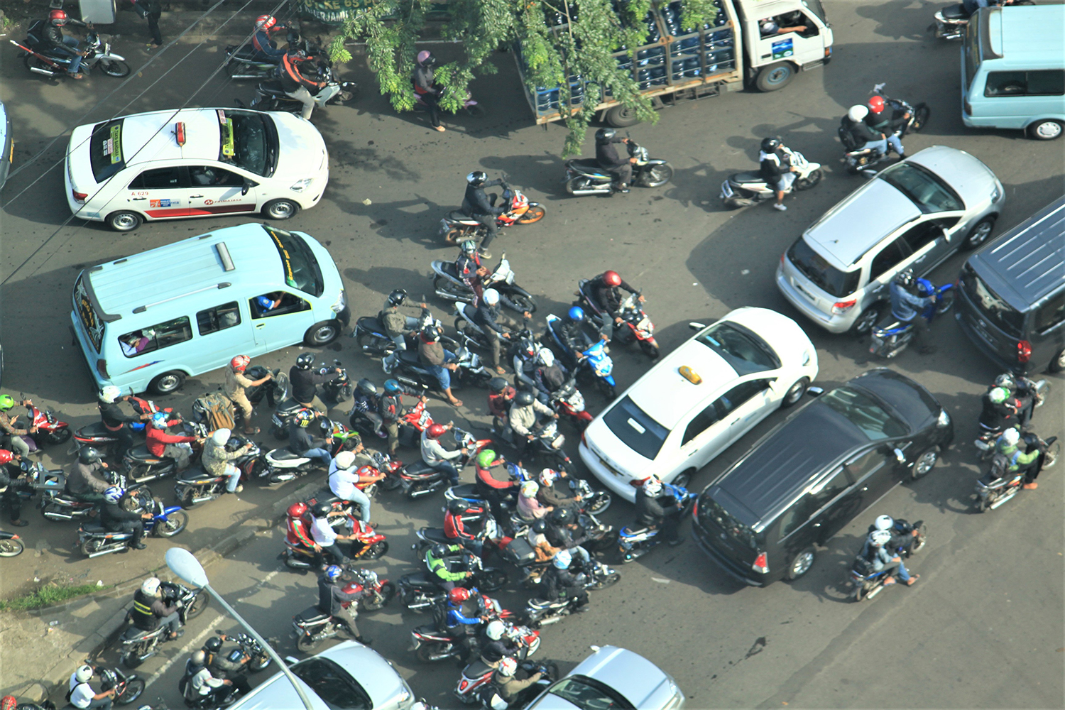 インドネシアのジャカルタ周辺の道路事情はまだまだ混乱が生じていた 〜 画像4