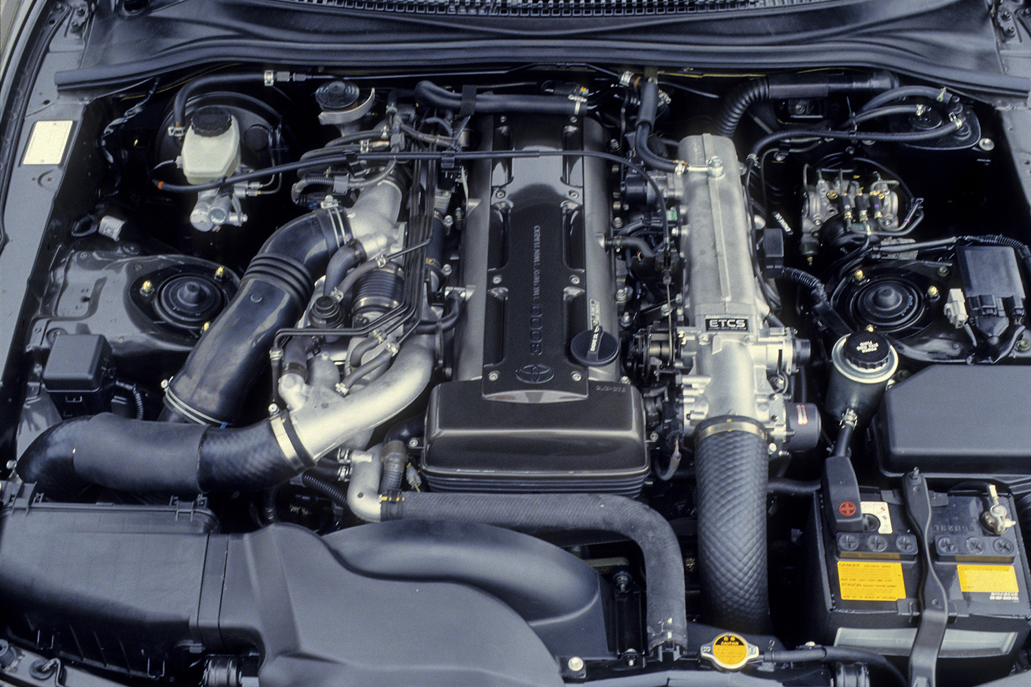 トヨタ・A80スープラの2JZエンジン