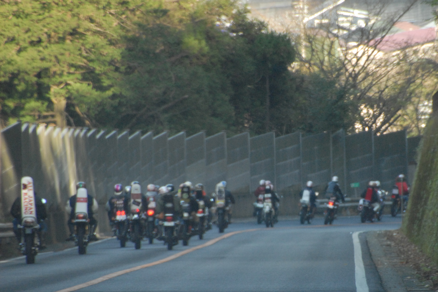 旧車會のバイクの走行シーン 〜 画像3