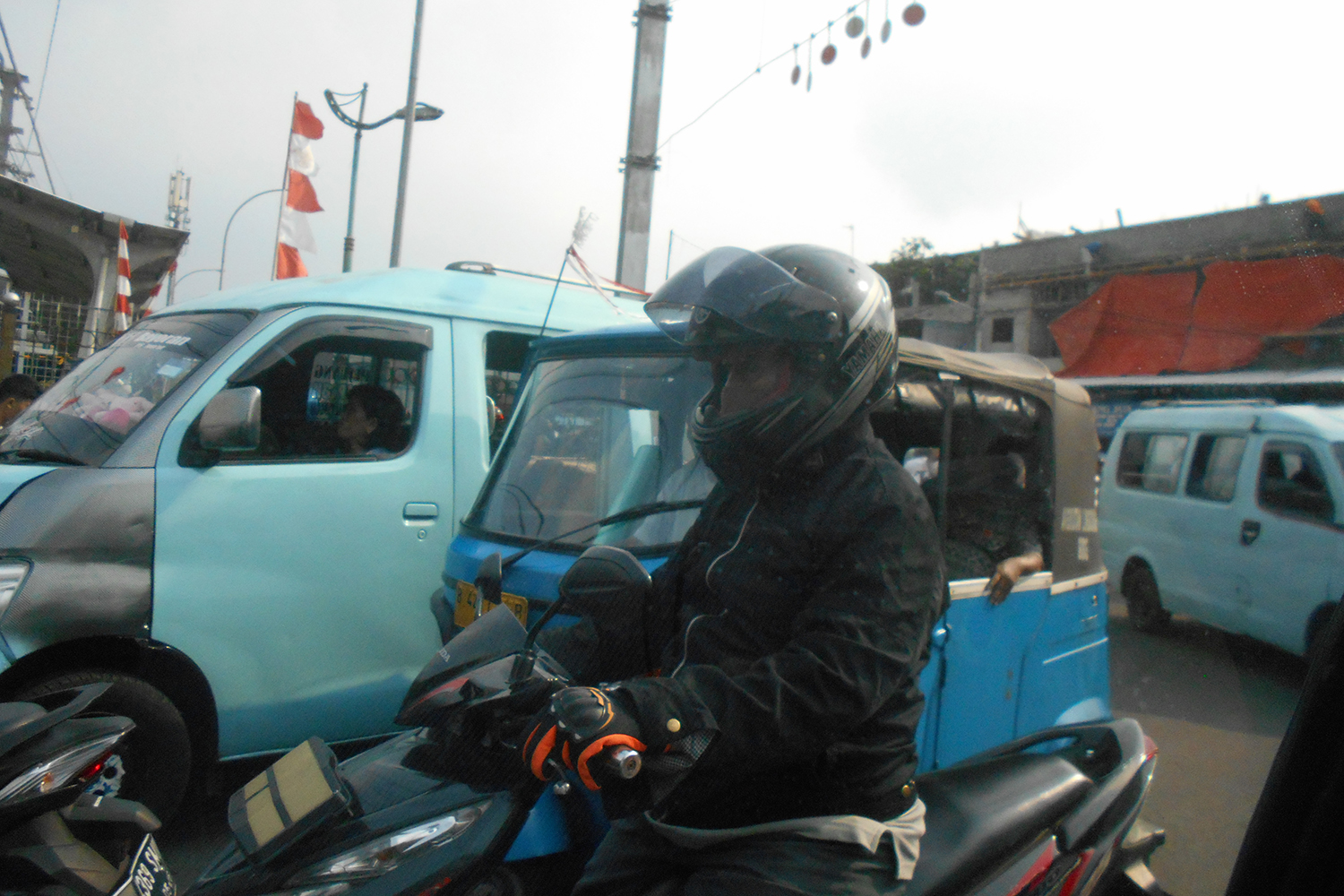 インドネシアのジャカルタ周辺の道路事情はまだまだ混乱が生じていた 〜 画像3