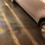 【画像】クルマを駐車したあとに発見した「虹色のシミ」！　見逃し厳禁のその正体とは？ 〜 画像3