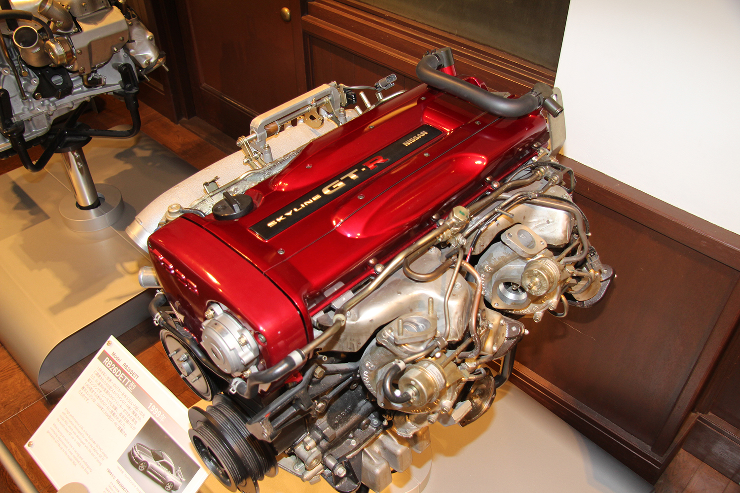 日産・スカイラインGT-RのRB26DETTエンジン