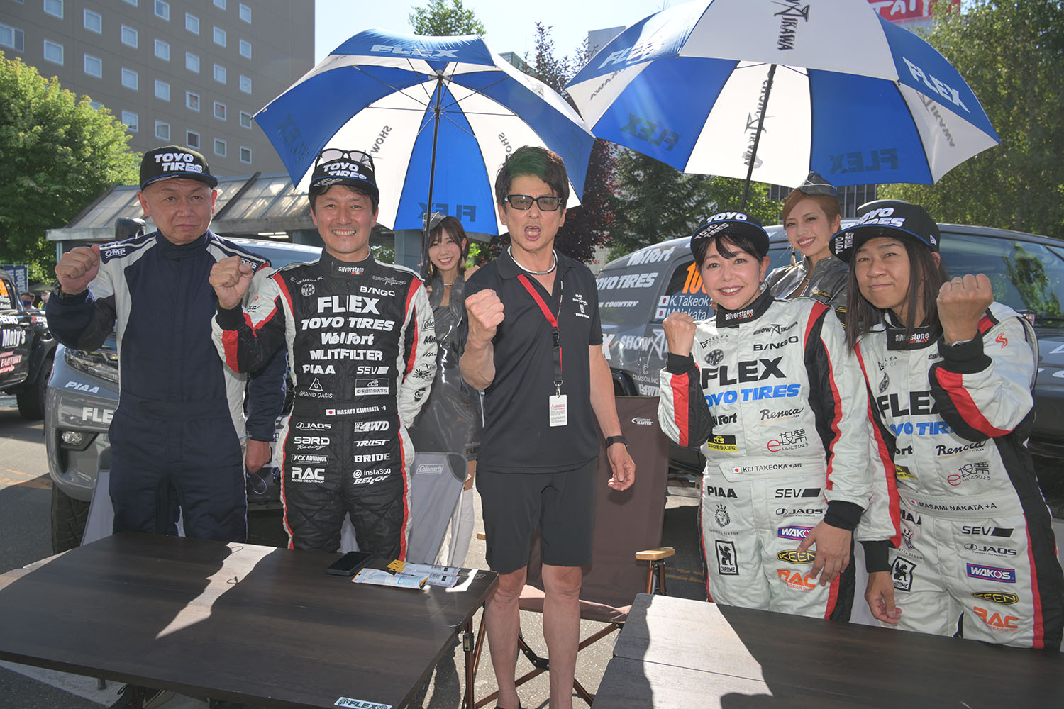 FLEX SHOWAIKAWA Racing with TOYO TIRESのチームメンバーの集合写真 〜 画像13