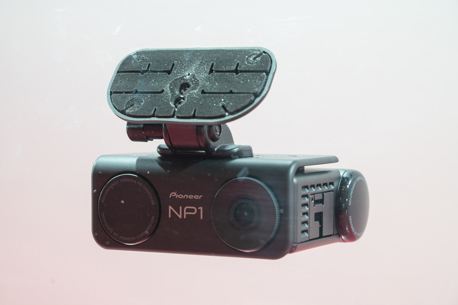 パイオニアの次世代通信型ドライブレコーダー「NP1」