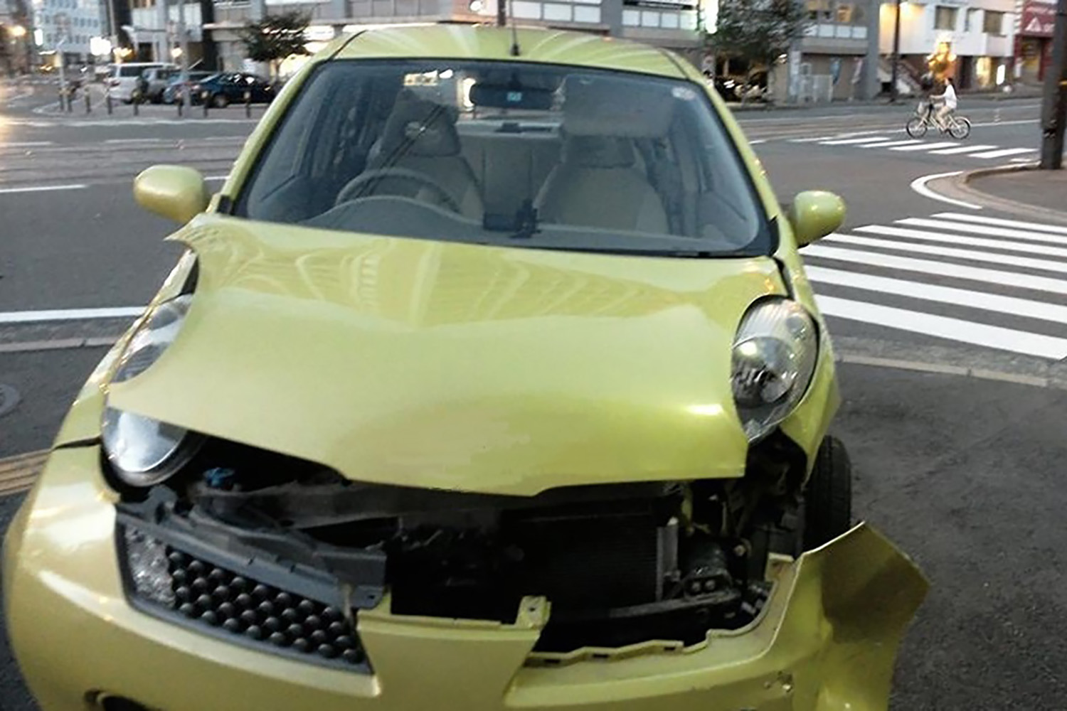 交通事故で大破したクルマ 〜 画像5