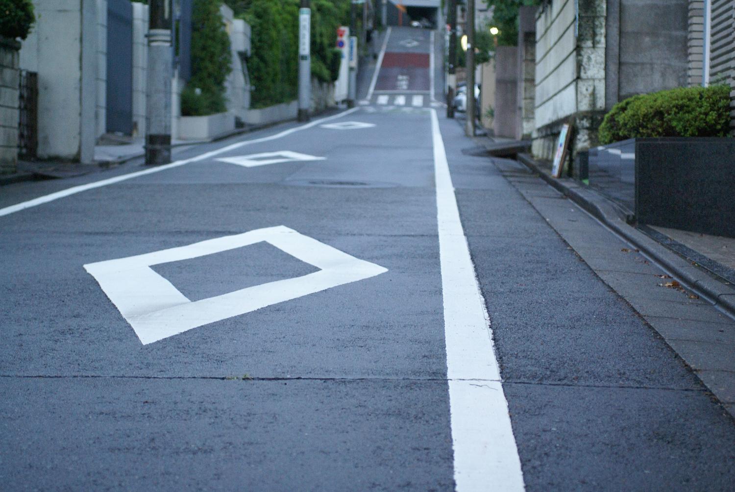 横断歩道手前の菱形のペイント 〜 画像5