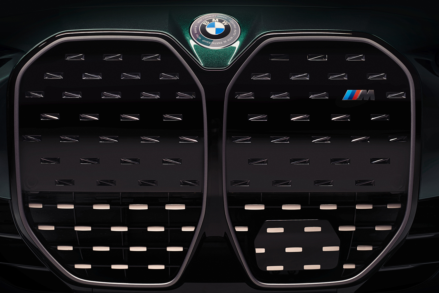 「BMW i4 M50 by Kith」のフロントグリル 〜 画像4