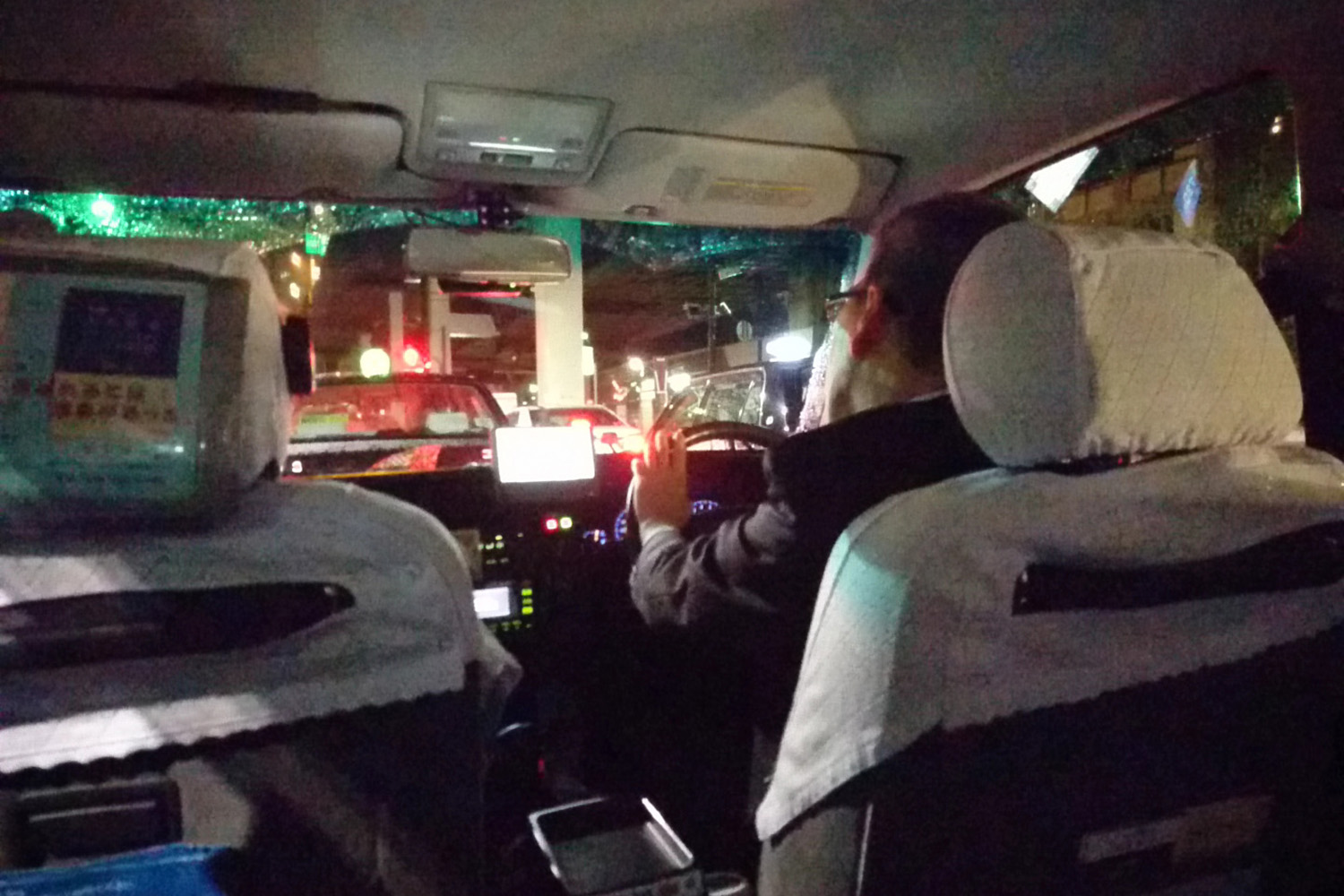 タクシーの乗務員のイメージ写真 〜 画像2