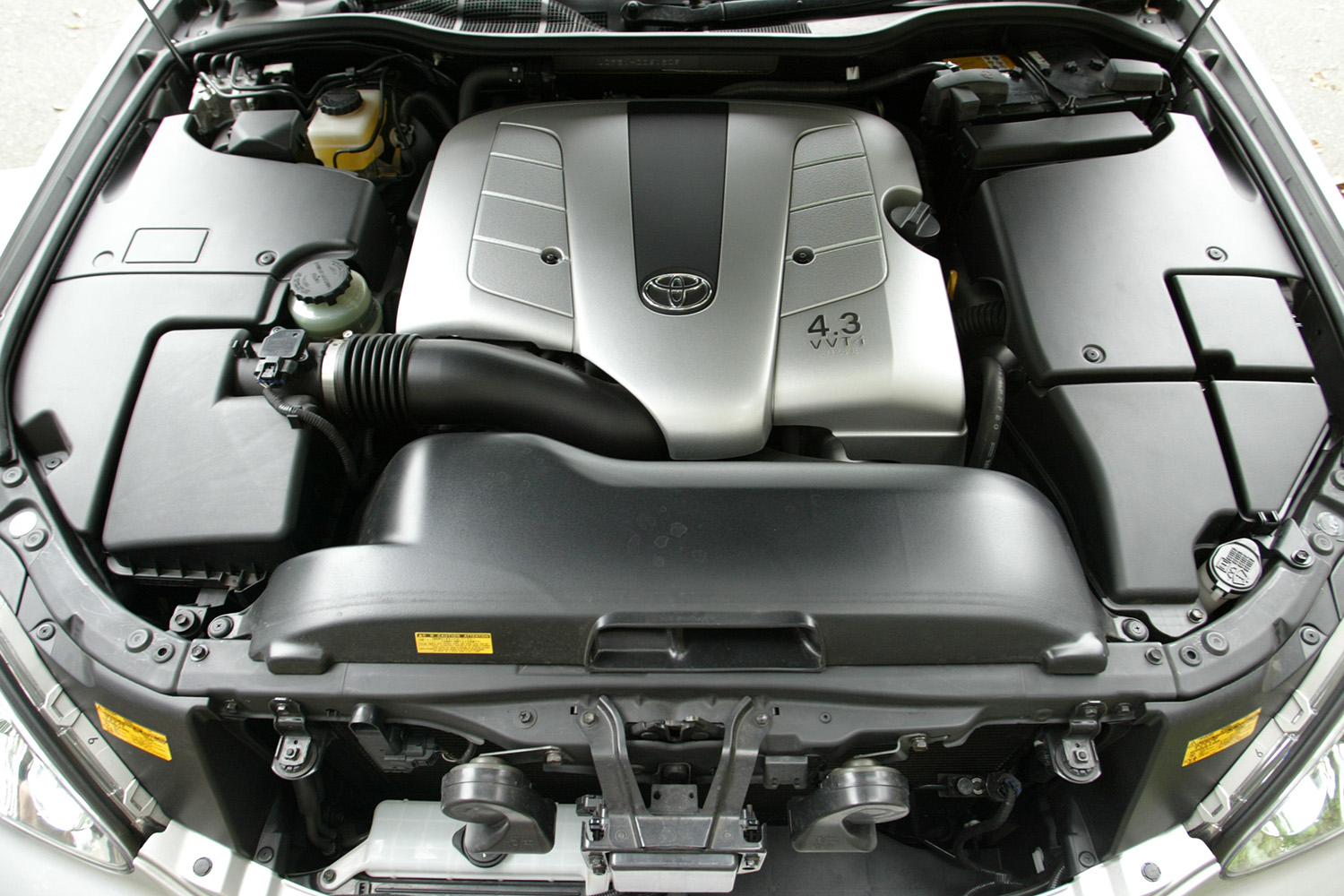 トヨタ・セルシオ（3代目）の4.3リッターV8エンジン