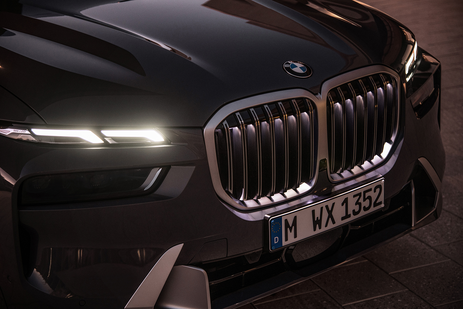 BMW X7のライト類点灯時の写真 〜 画像9