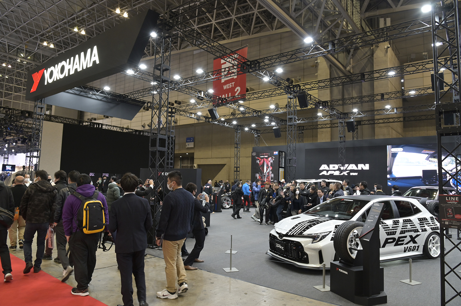 ヨコハマのブースでまさかの1／1サイズのミニ四駆に遭遇！ アドバン 