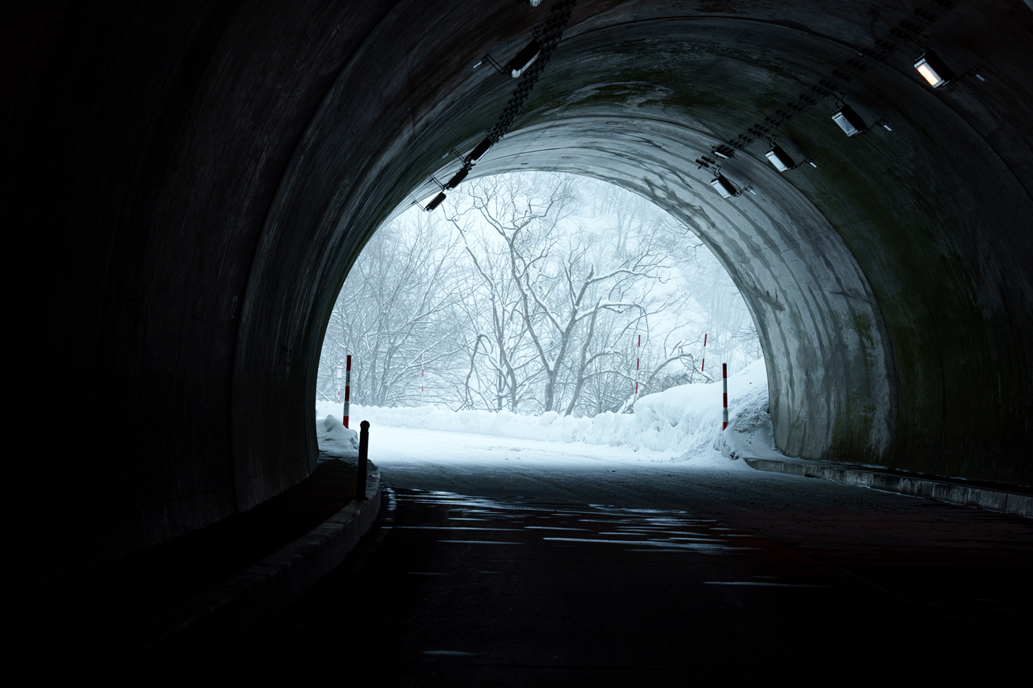 雪の日のトンネル 〜 画像1