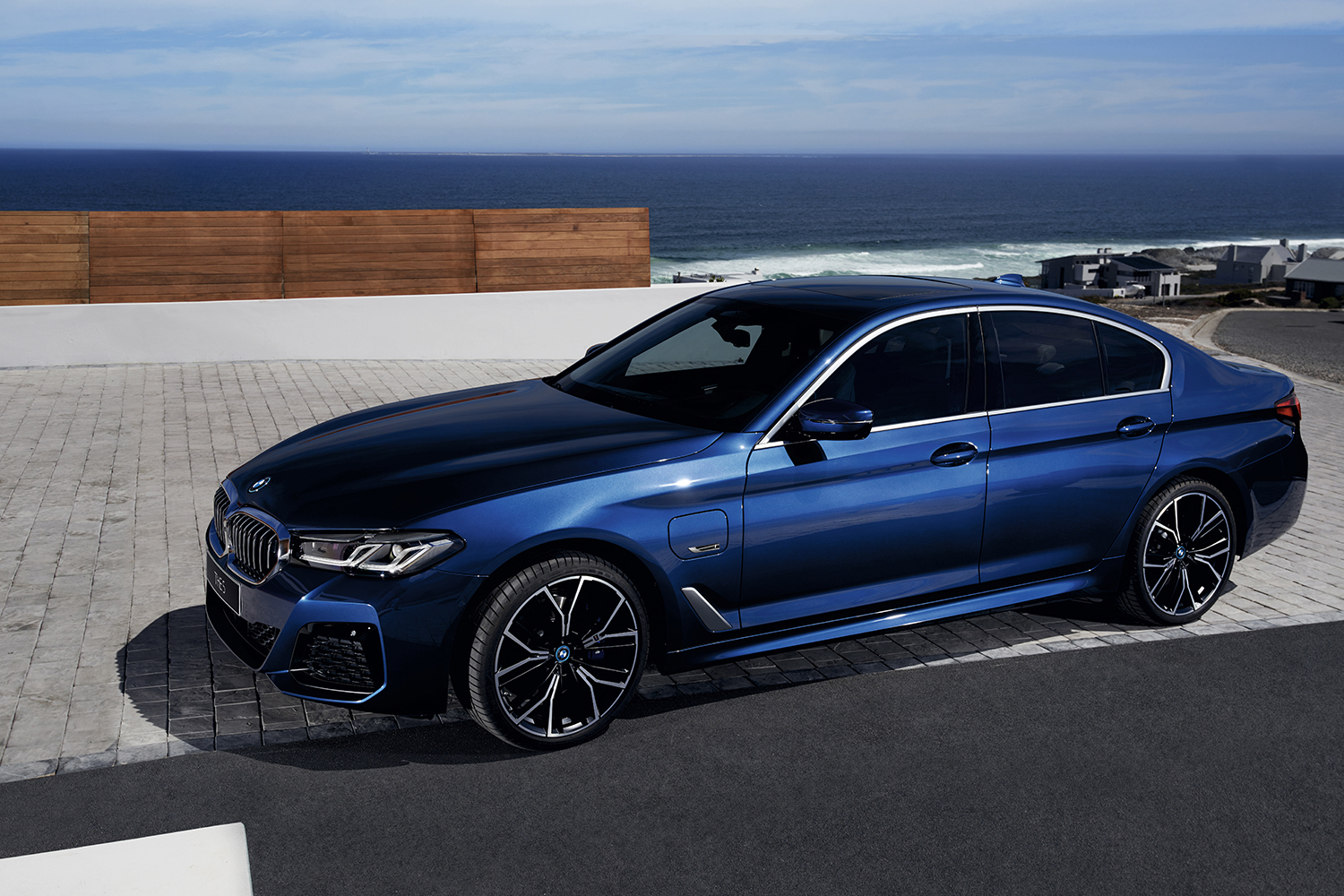 BMW５シリーズの特別仕様車「50th Anniversary Edition」が登場 〜 画像2