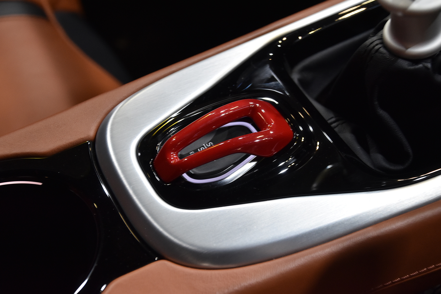 株式会社エルシーアイがロータス・エミーラ V6 ファーストエディションを出展【東京オートサロン2023】 〜 画像8