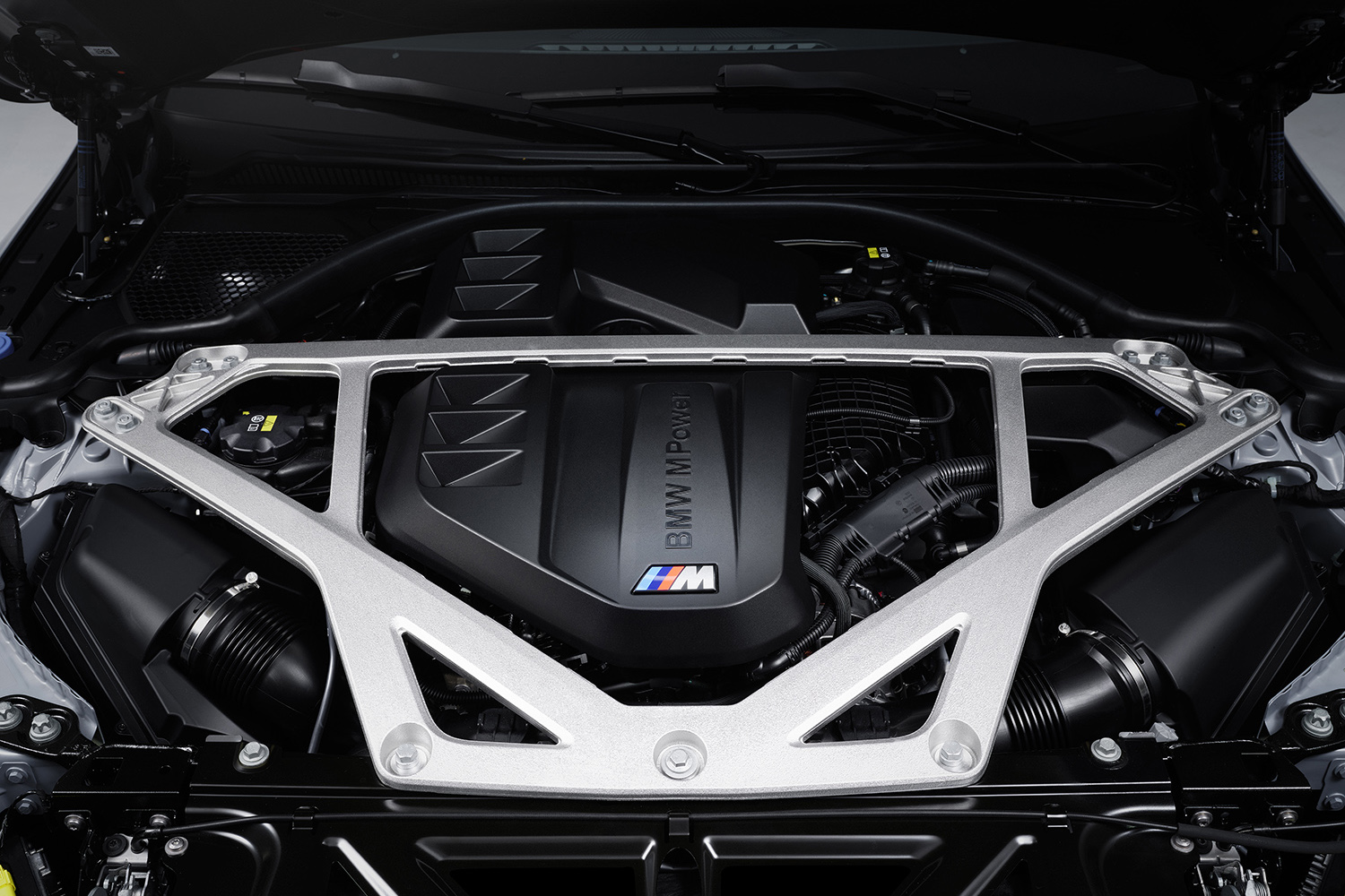BMW M4 CSLのエンジン 〜 画像3