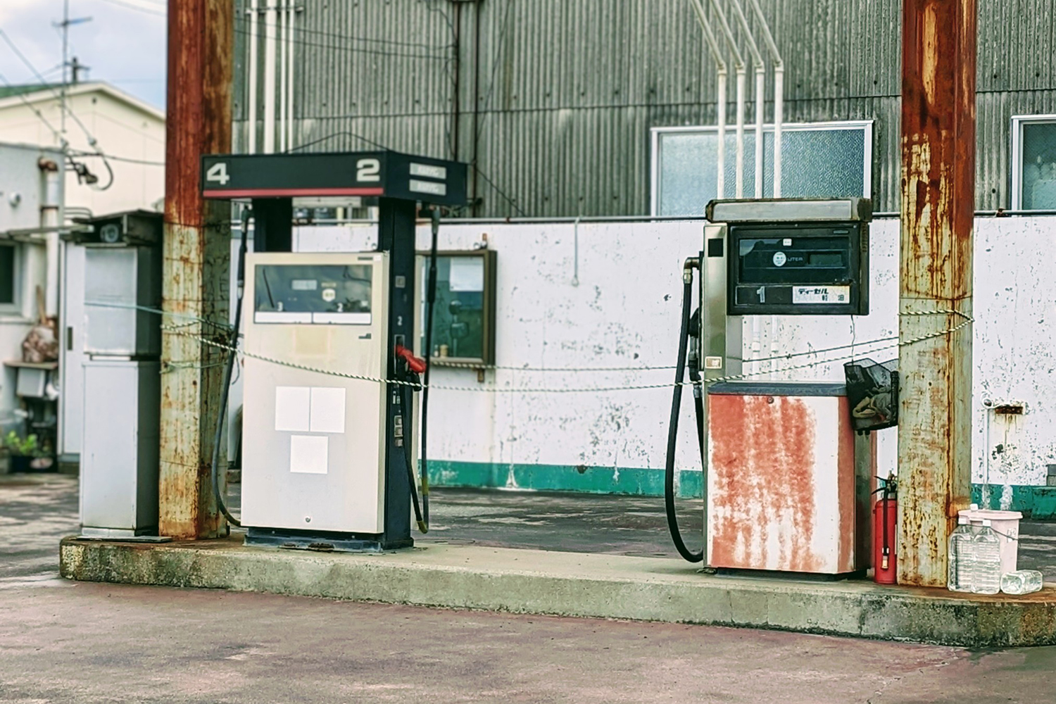 廃業したガソリンスタンド 〜 画像1