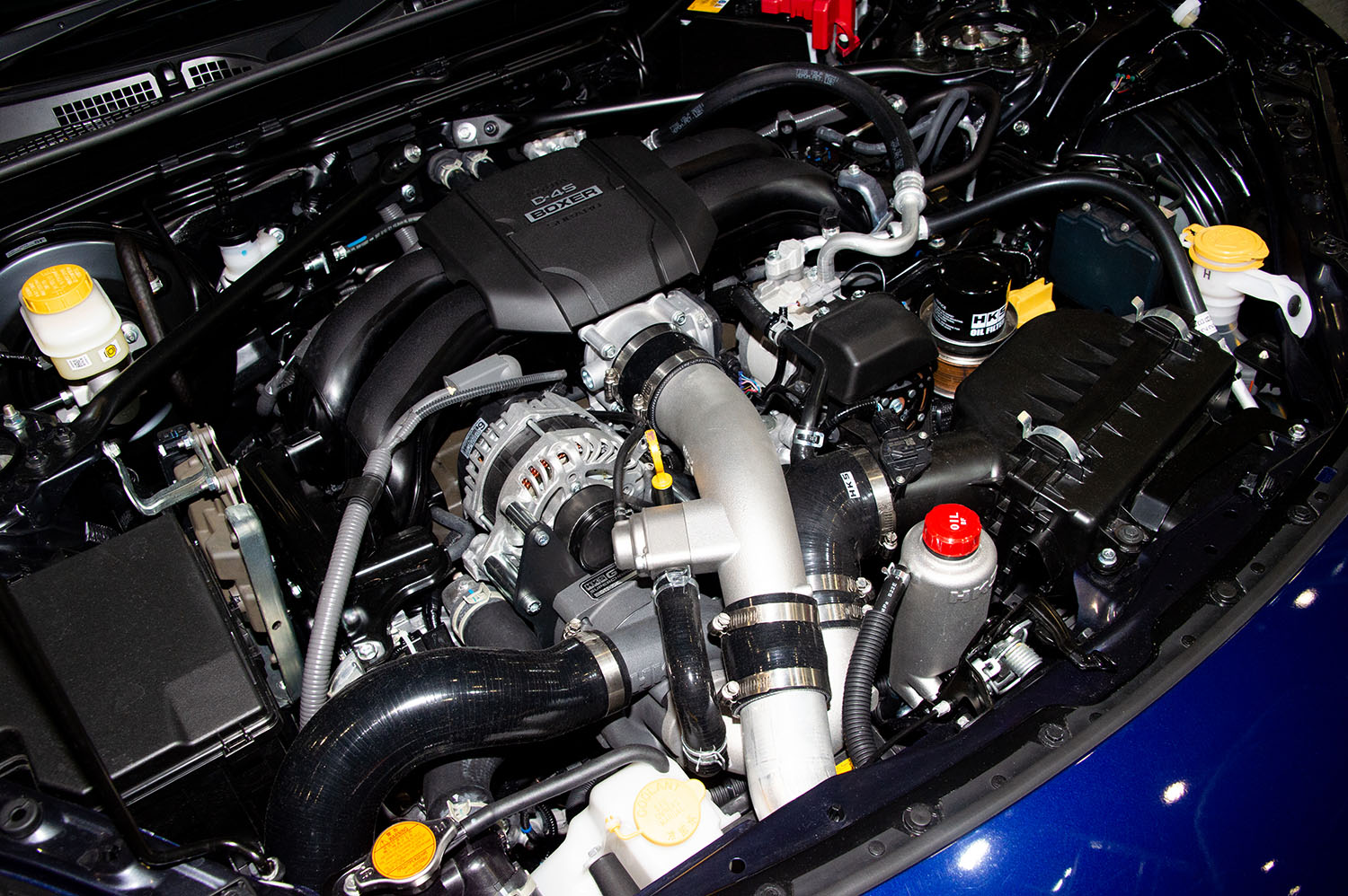 トライアルのトヨタGR86スーパーチャージャー仕様のエンジンルーム