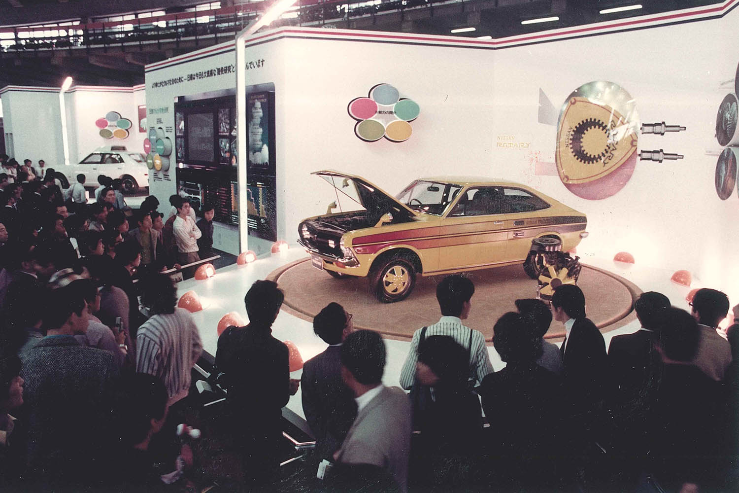 1972年の東京モーターショーで展示されたロータリーエンジン搭載の日産サニーエクセレント