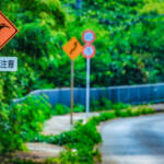 【画像】「可変中央線」「滑りやすい道路」「バイクは左車線」！　GWに沖縄に行くなら覚えておきたい「特殊な」道路事情 〜 画像1