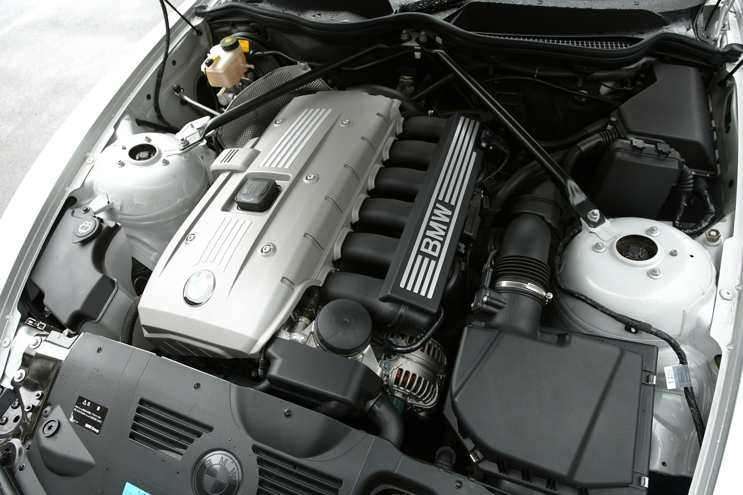 BMW Z4（初代）のエンジンルーム 〜 画像8