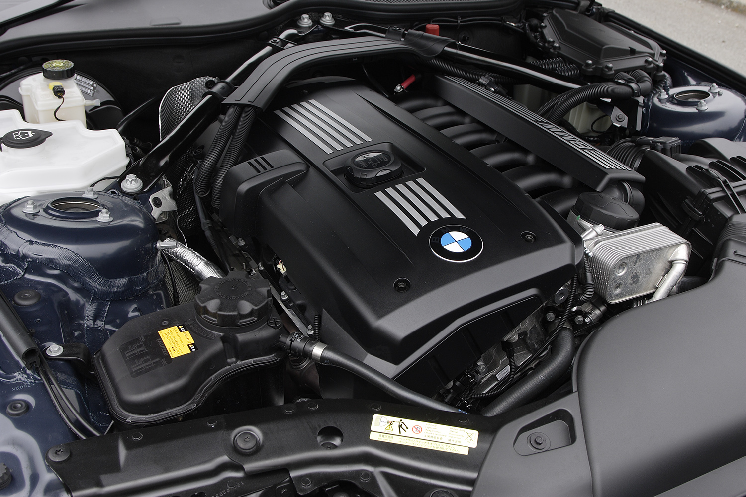 BMW Z4（2代目）のエンジンルーム 〜 画像10