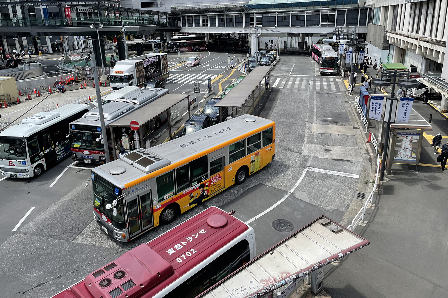 渋谷駅のバス停の風景写真