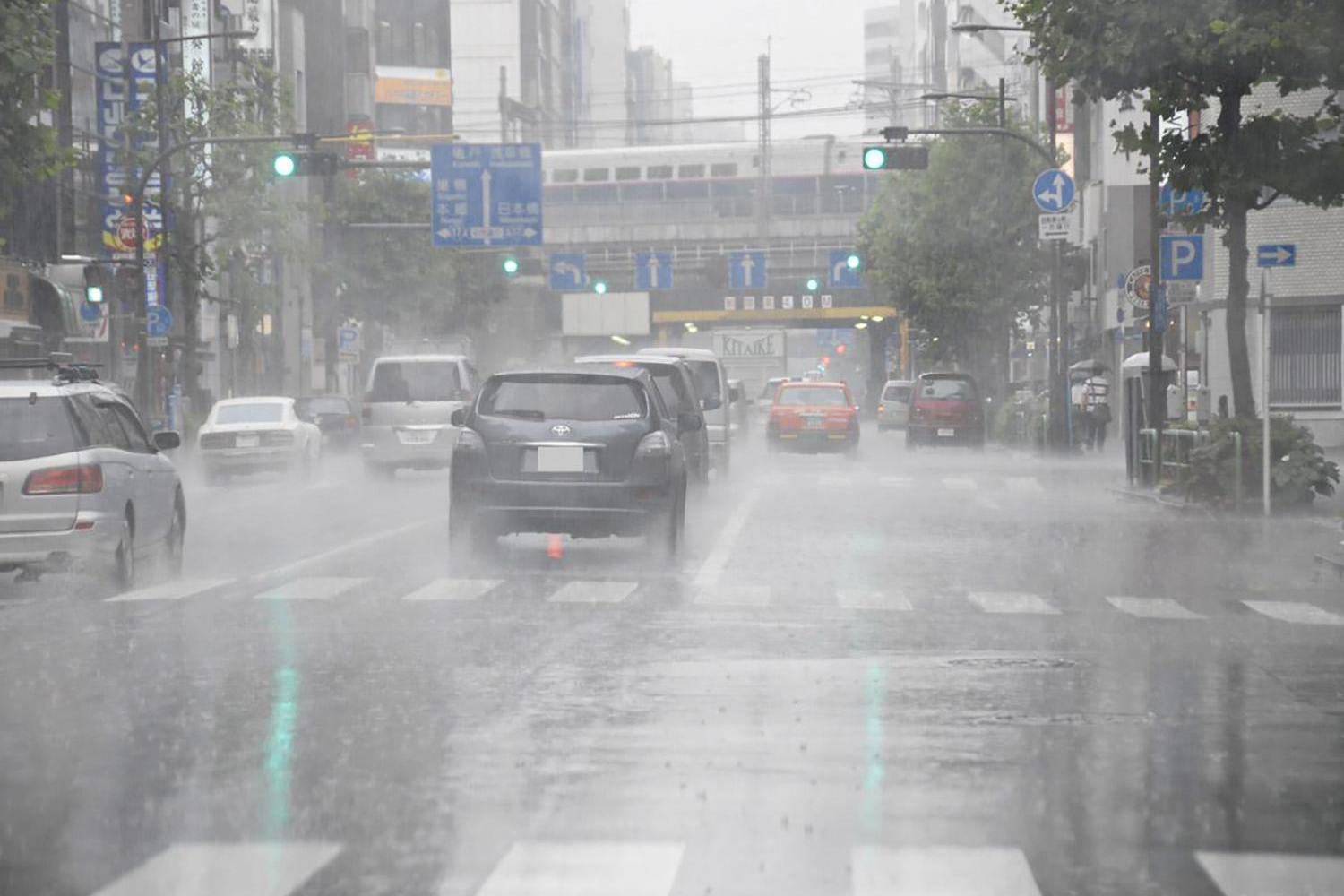 雨の日の一般道 〜 画像1