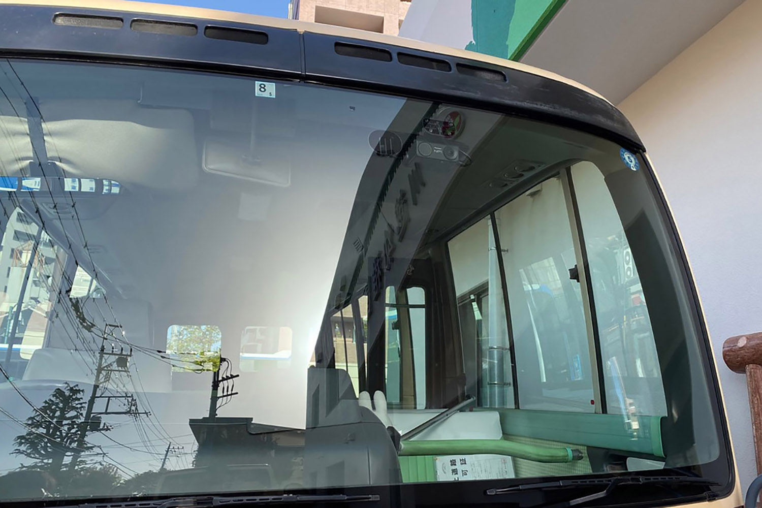 川越幼稚園のバスのフロントガラス