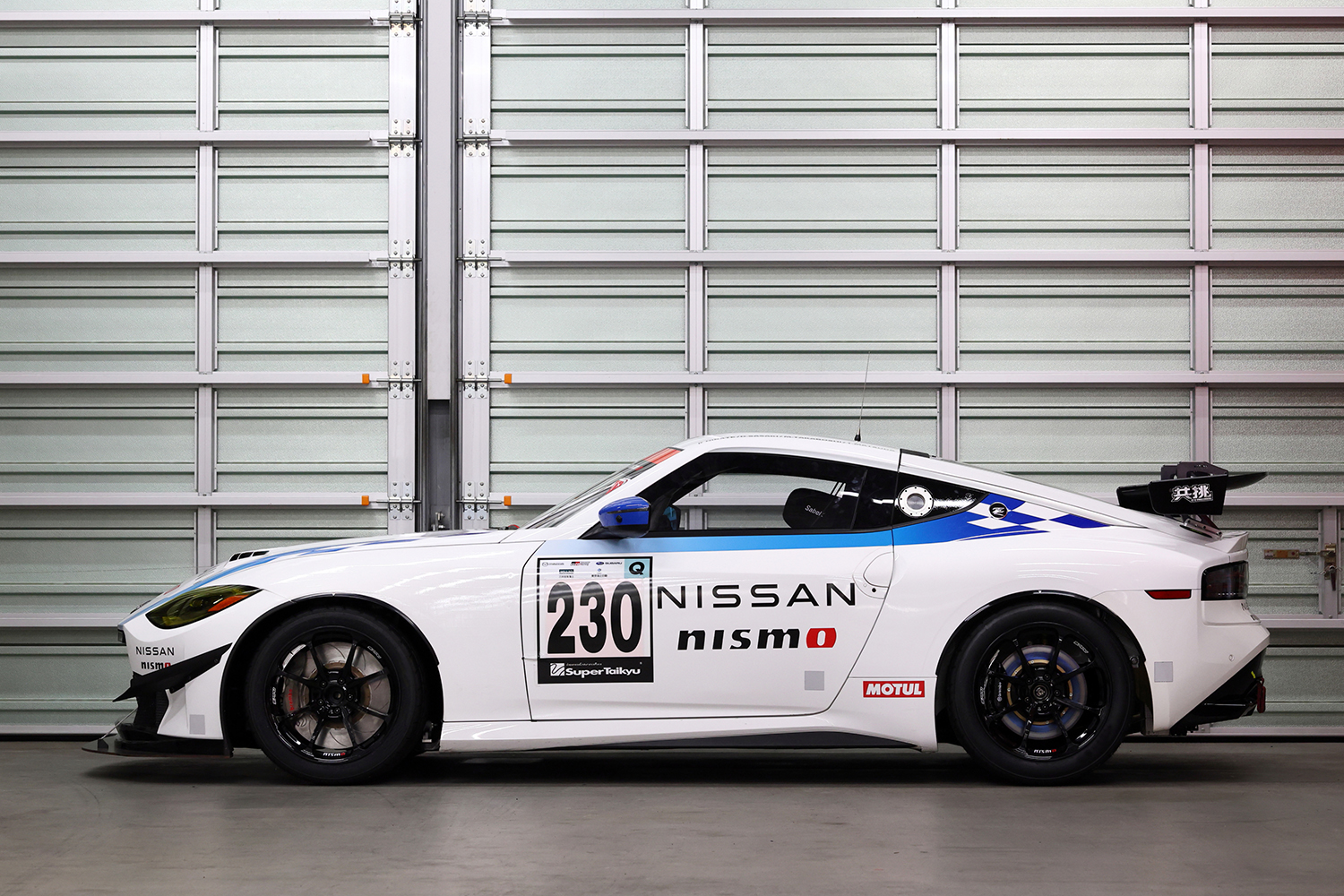 Nissan Z Racing Conceptのサイドビュー 〜 画像2