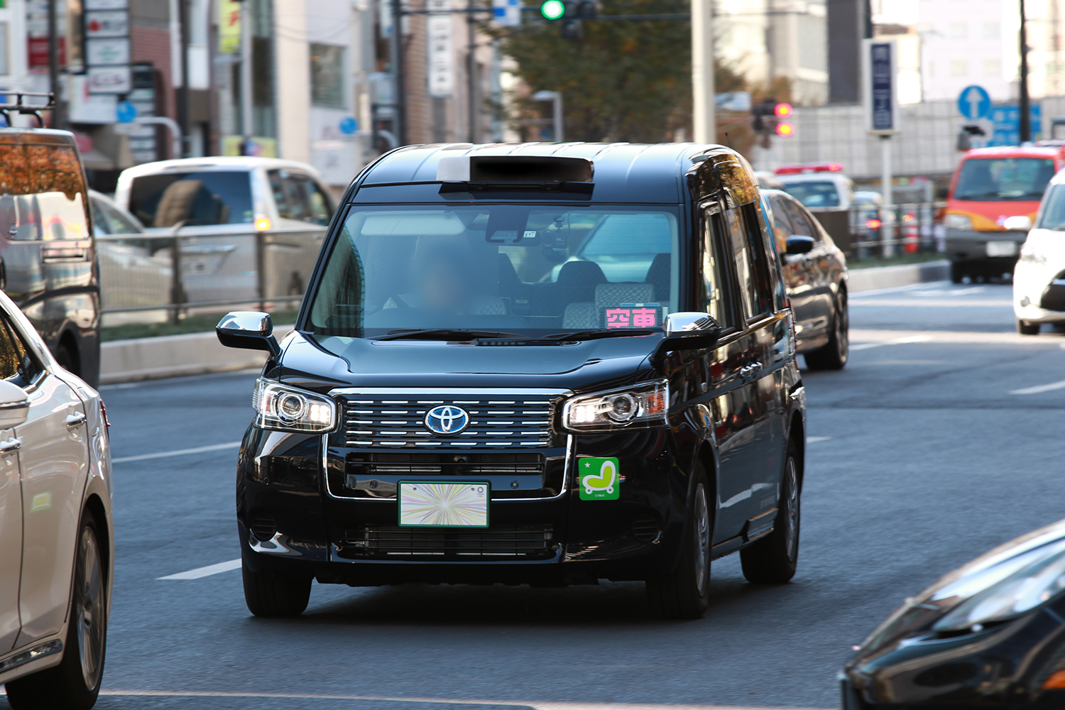 トヨタJPNタクシーの走行写真 〜 画像7