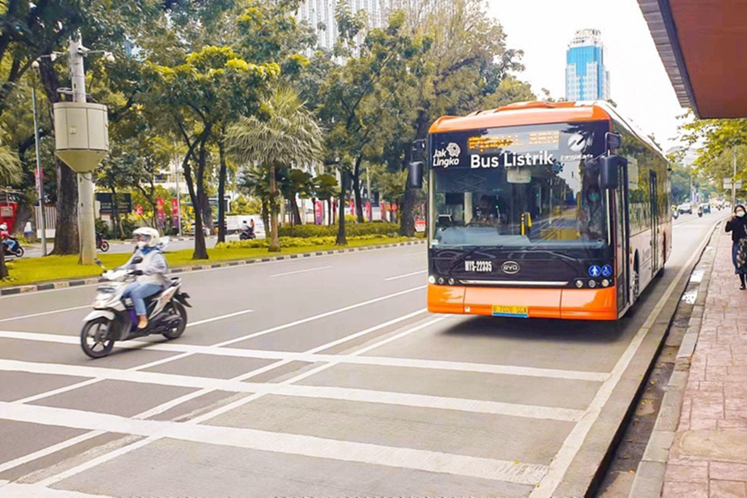 インドネシアで走っているBEVの路線バス 〜 画像6