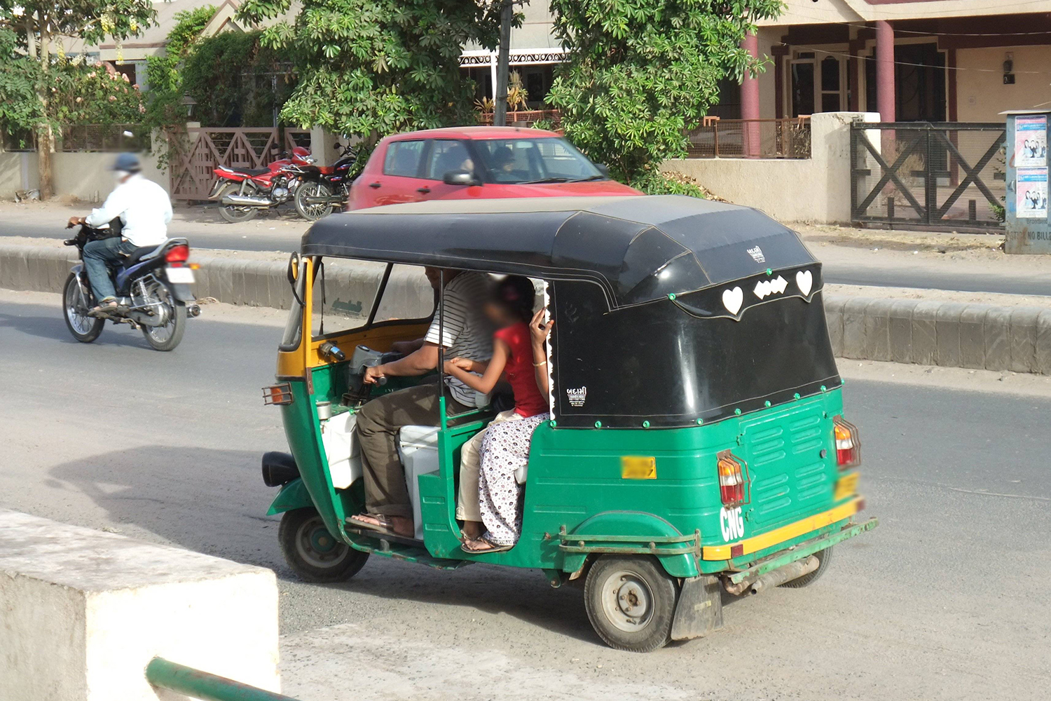 インドの「オートリキシャ」の走行写真 〜 画像4