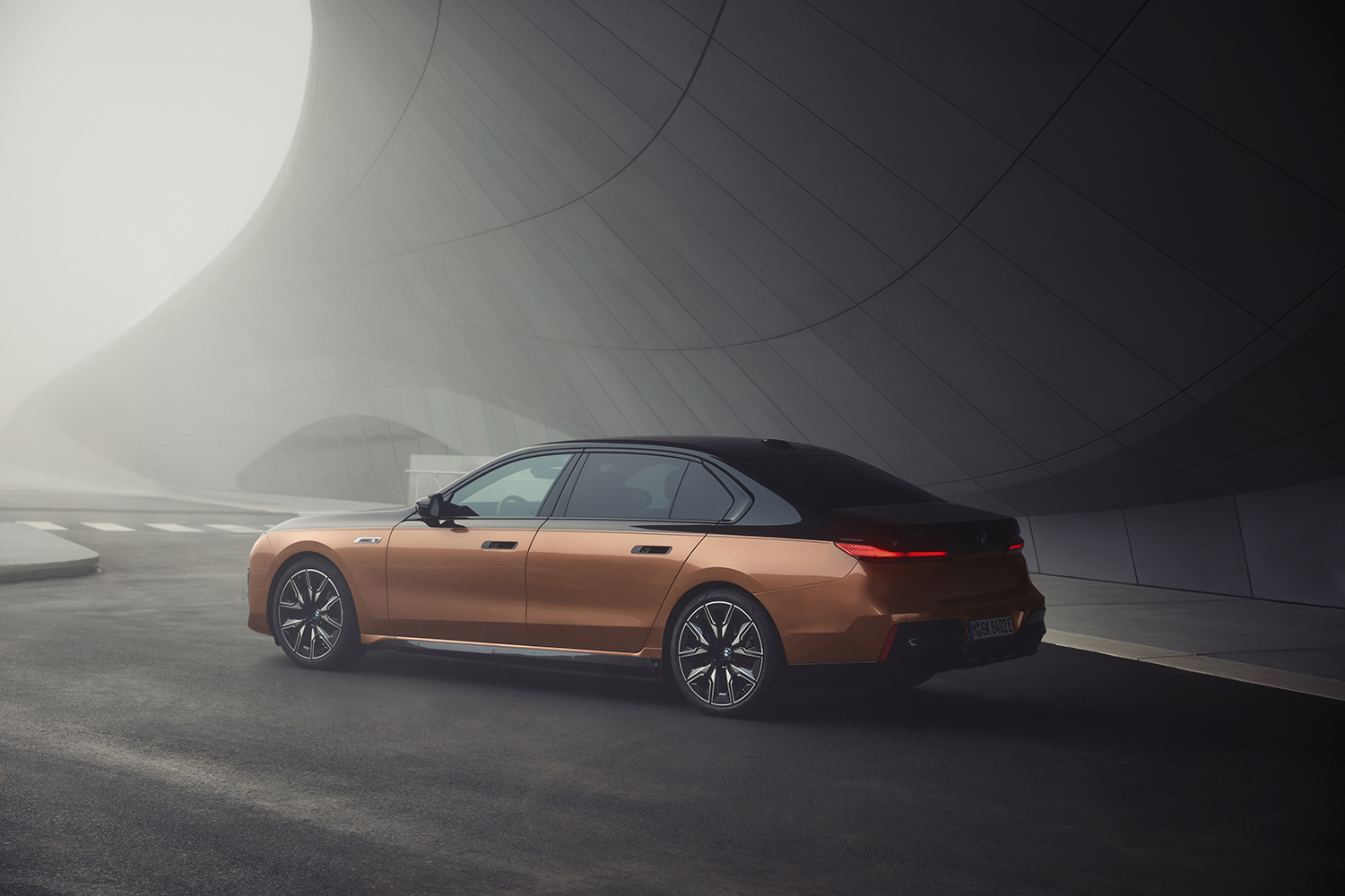BMW「 i7 eDrive50」とシリーズ初のMモデル「i7 M70 xDrive」が登場 〜 画像2