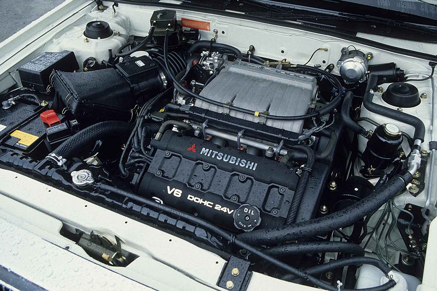 三菱デボネア（2代目）のV6エンジン