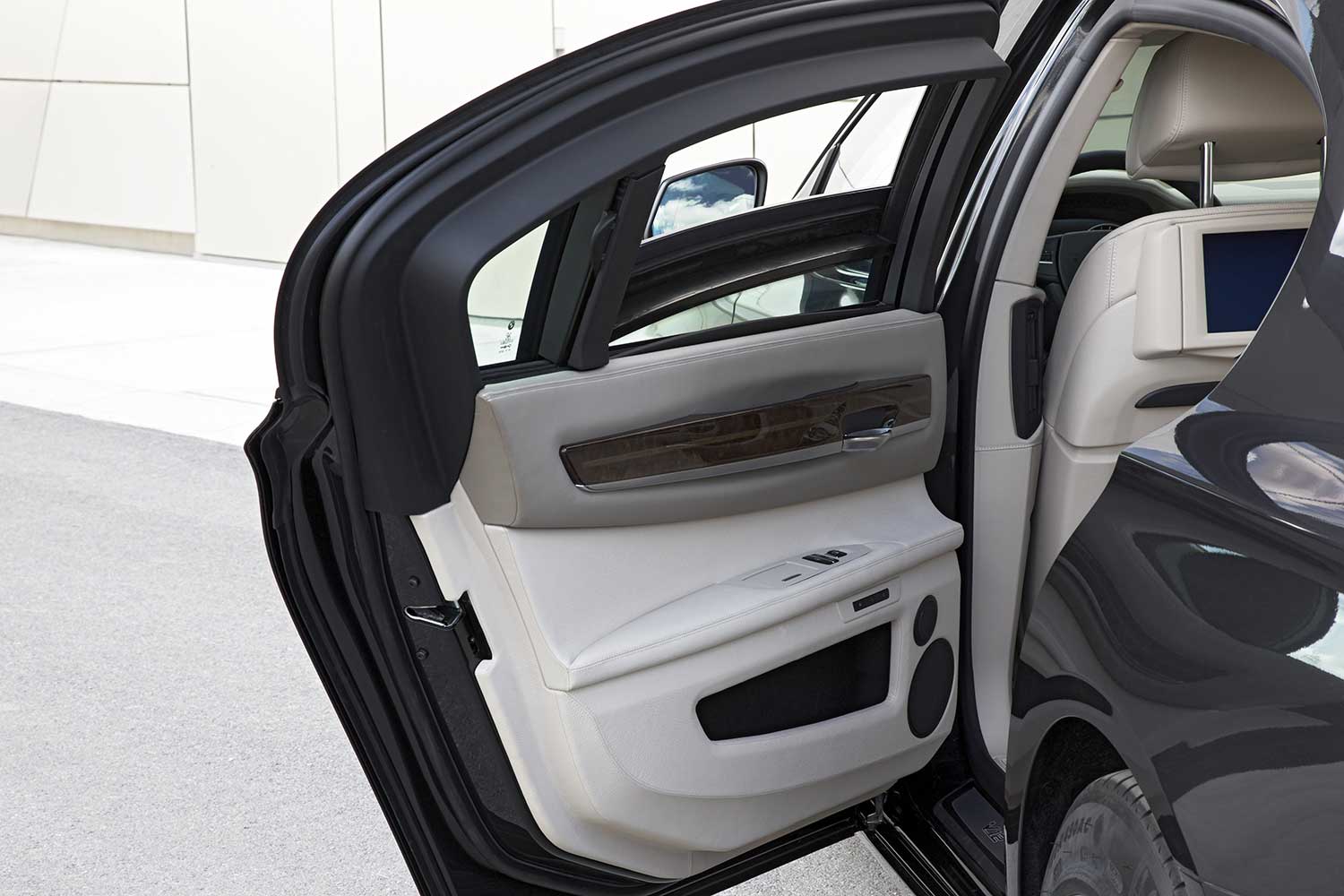 BMW7シリーズの後部ドアの複合ガラス 〜 画像6