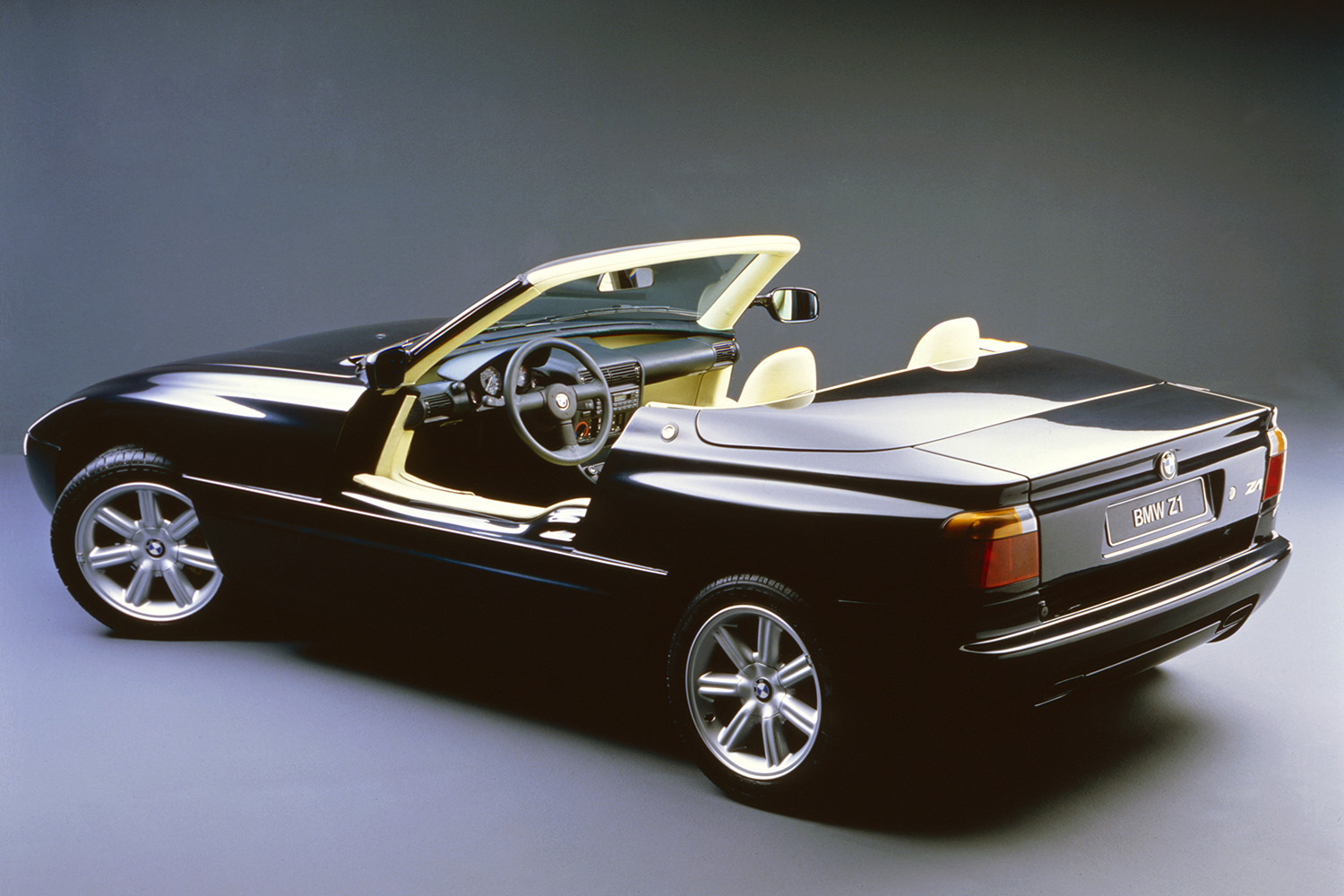 BMWの未来が託された「Z1」という奇抜すぎたロードスター 〜 画像31
