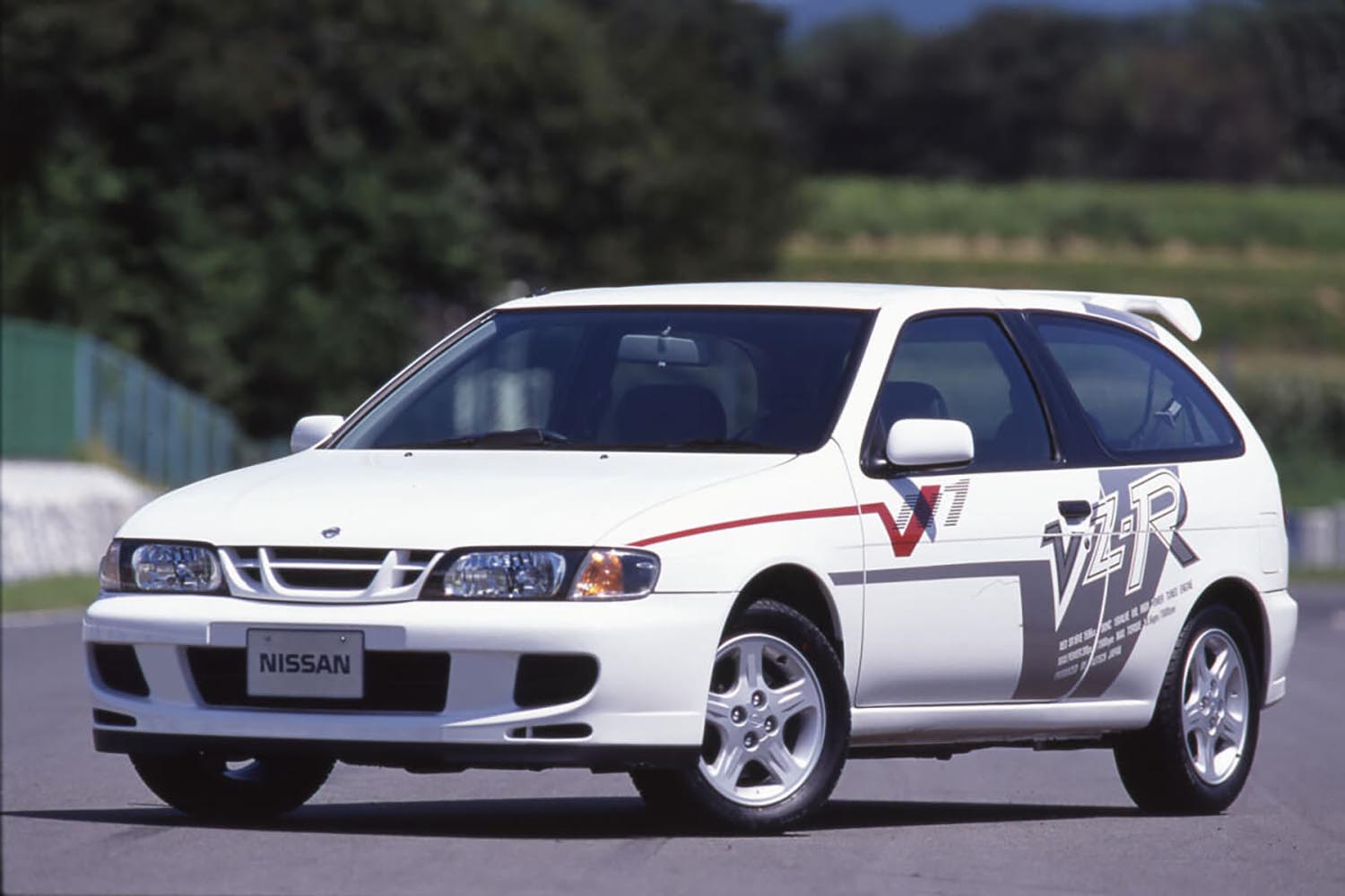 日産パルサーセリエVZ-R・N1のフロントスタイリング