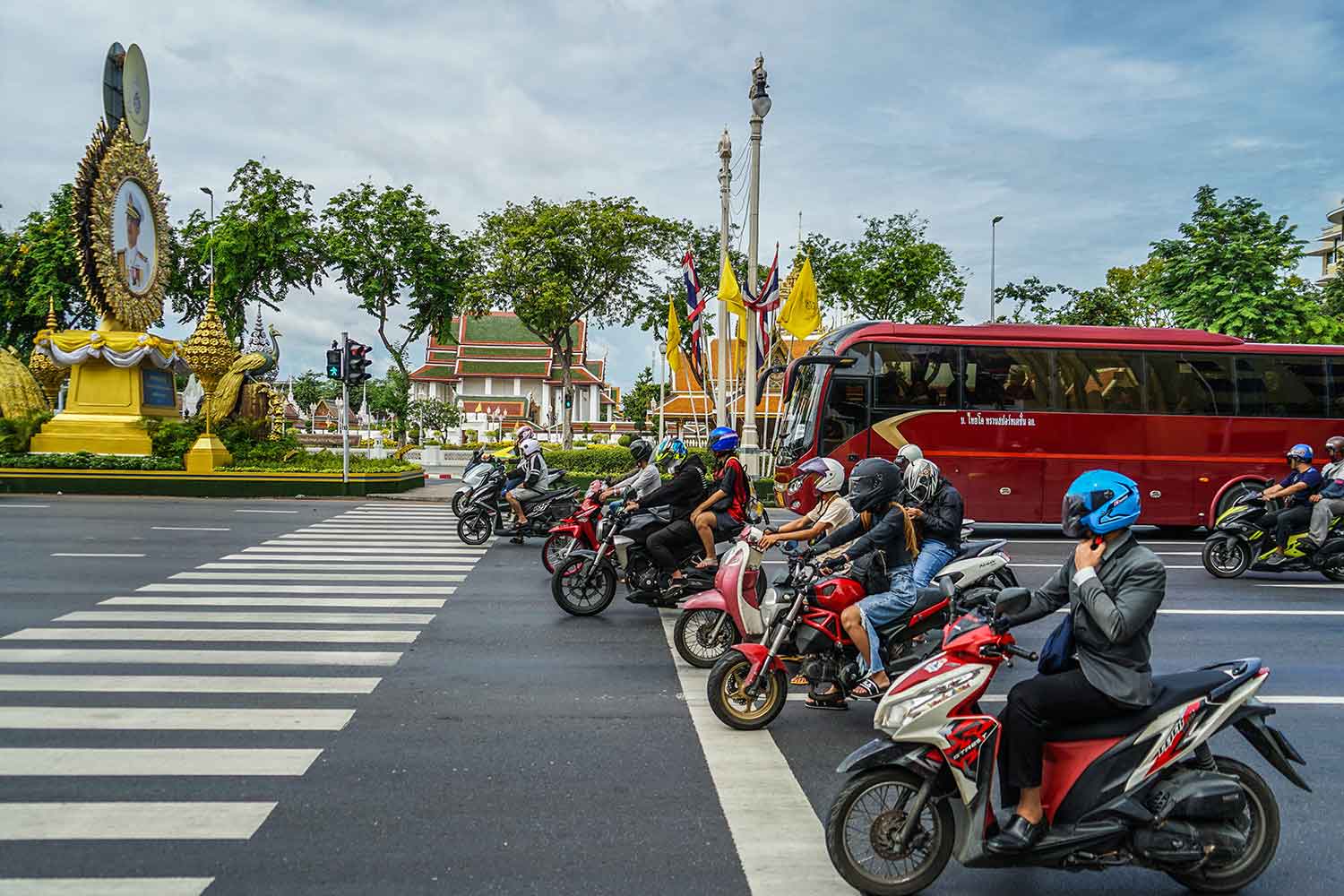バンコク市内のバイクの交通状況
