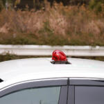 【画像】覆面パトカーの「赤色灯なし」の速度違反車の追尾は違法！　赤色灯＆サイレンでも高速で100km/hオーバーはNGの場合あり！　パトカーの緊急走行要件とは？ 〜 画像5