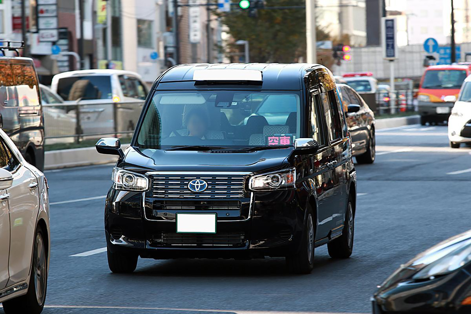 一般道を走るタクシーのイメージ 〜 画像2