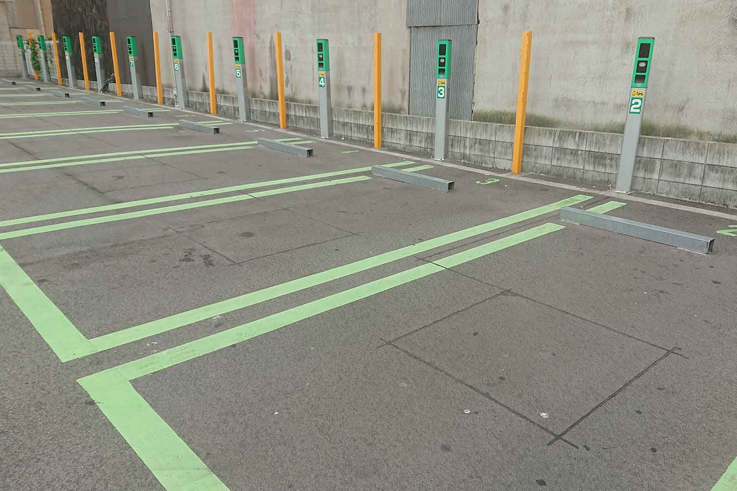 じつはゲート式やフラップ式よりも不正利用が少ないフラップ板のない駐車場