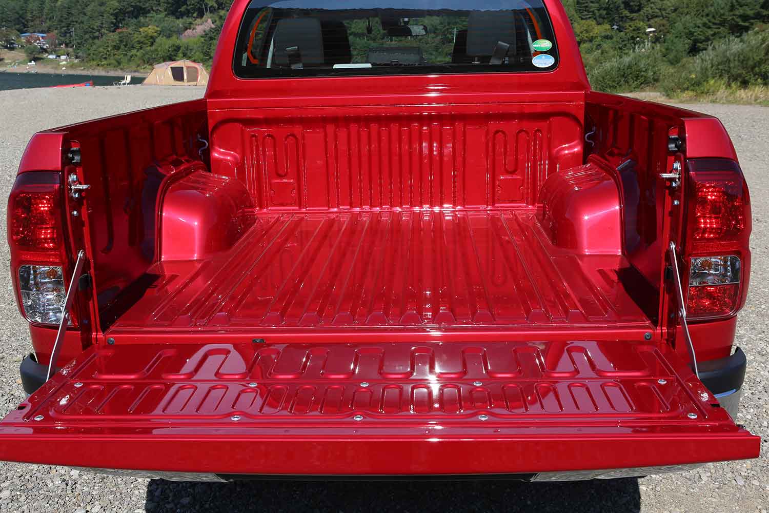 三菱トライトン登場で注目のピックアップ！ 乗用ユースでは何にどう使うのが正解？ 自動車情報・ニュース WEB CARTOP