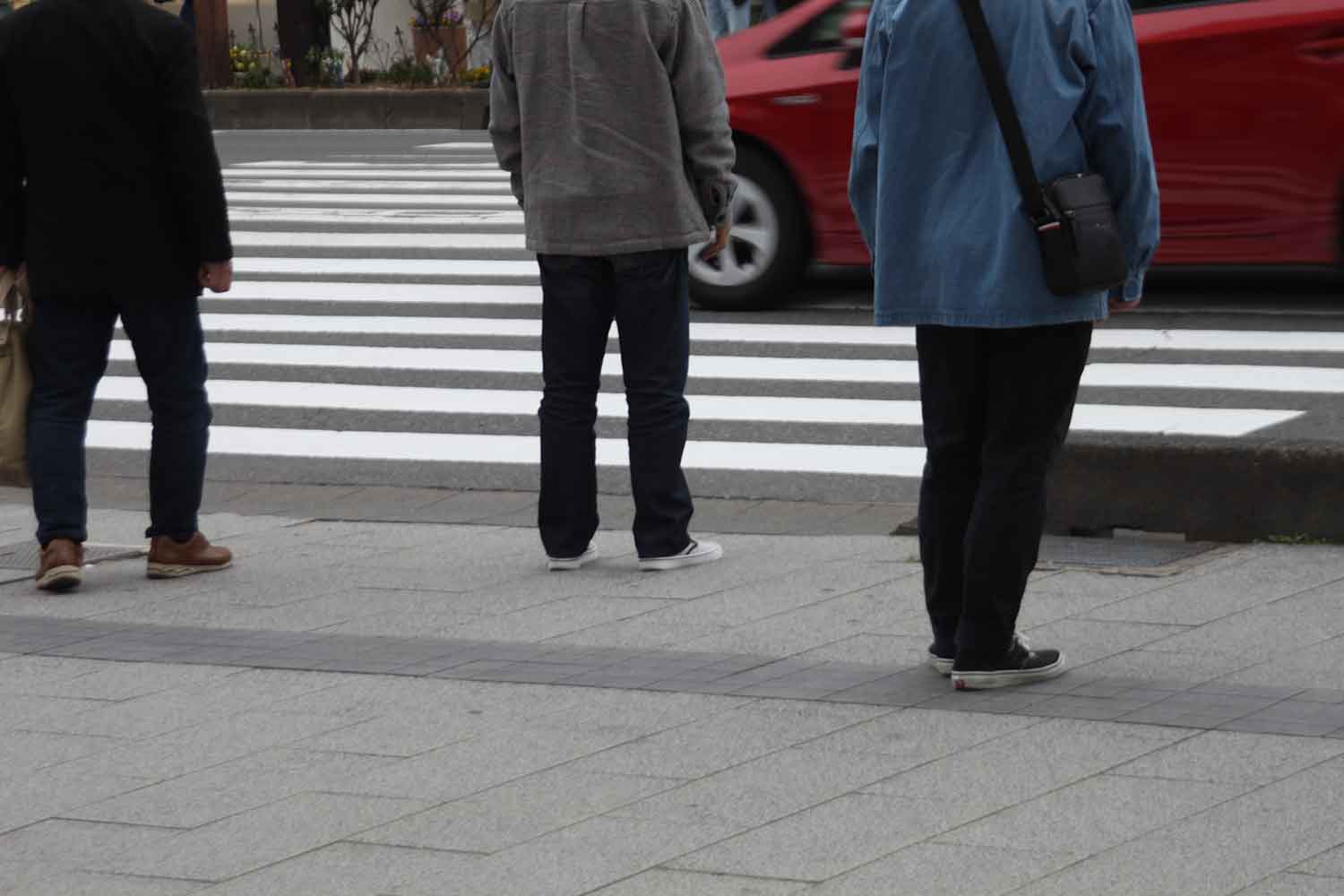 横断歩道で歩行者の横断を妨げたらそれだけで交通違反だ