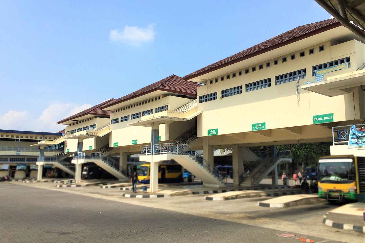 ジャカルタ市内のバスターミナル 〜 画像1
