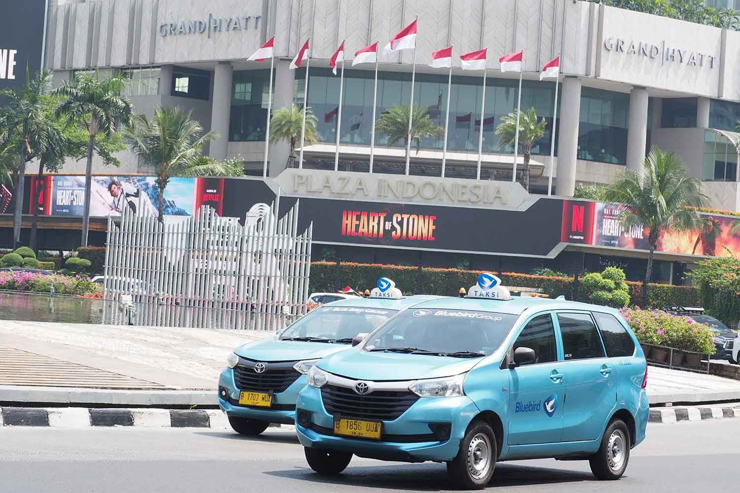 ジャカルタ市内を走るトヨタ・トランスムーバーのタクシー 〜 画像6