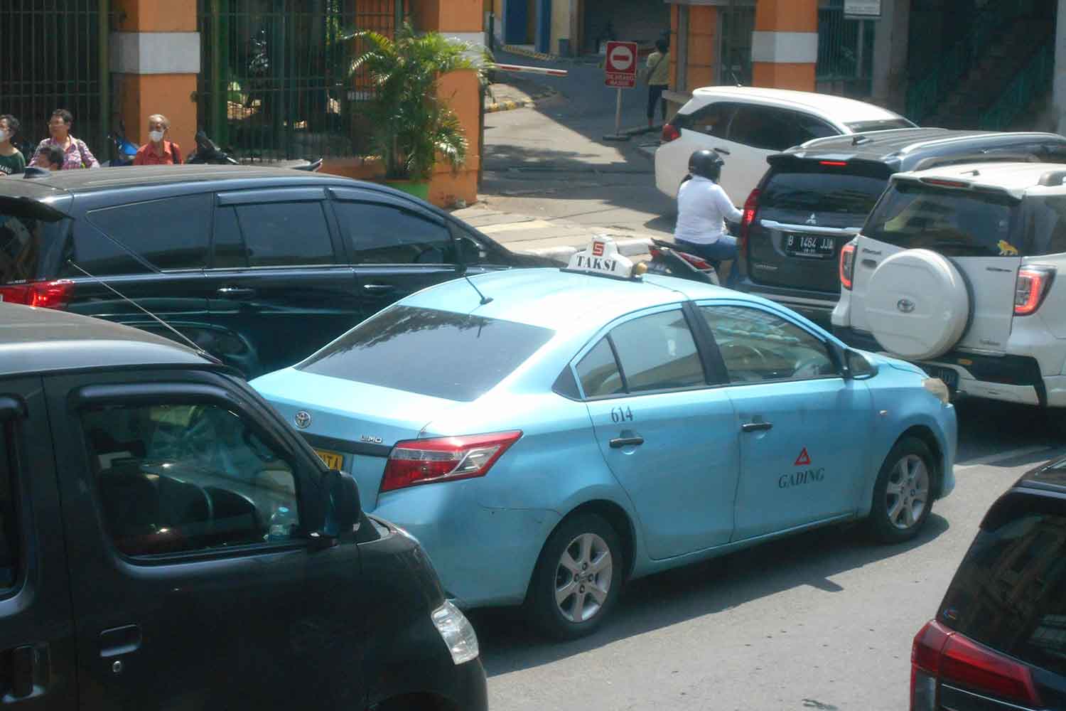 ジャカルタ市内を走るトヨタ・リモのタクシー 〜 画像7