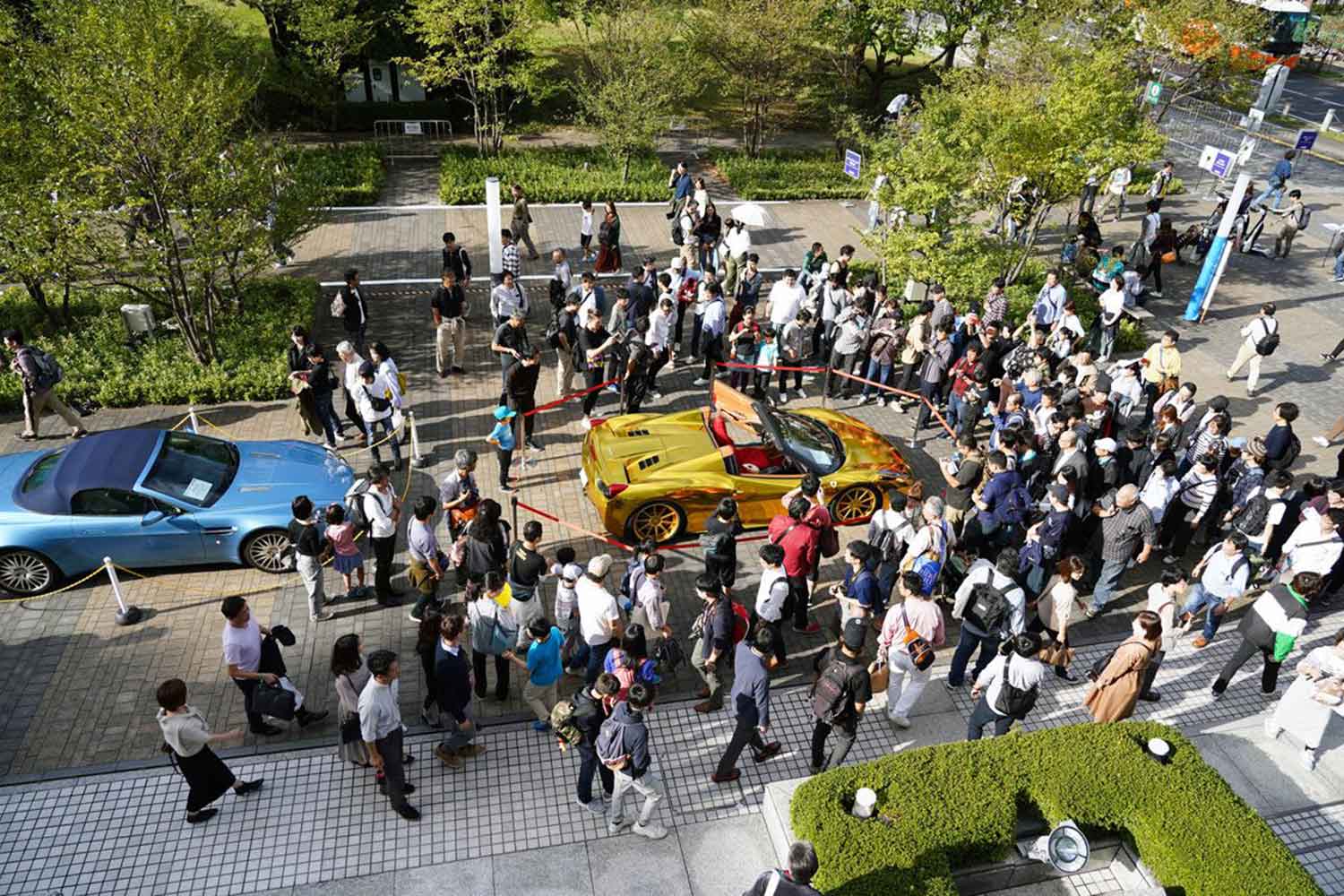 東京モーターショー2019でのスーパーカーの展示風景