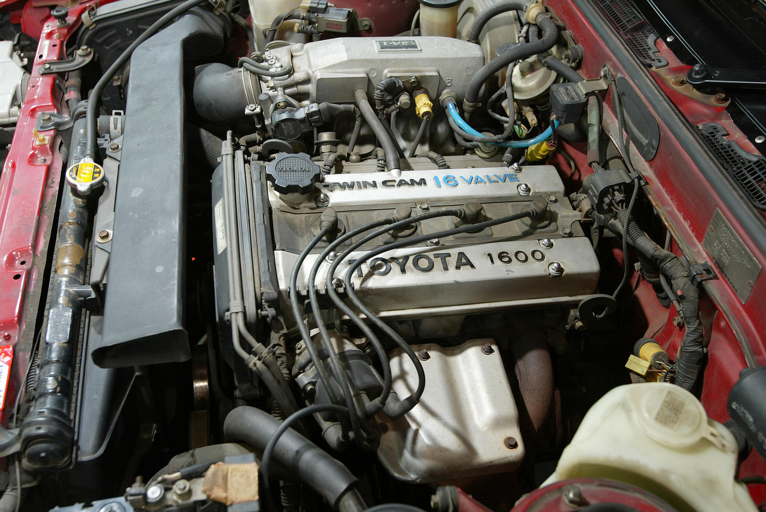AE86のエンジンルーム