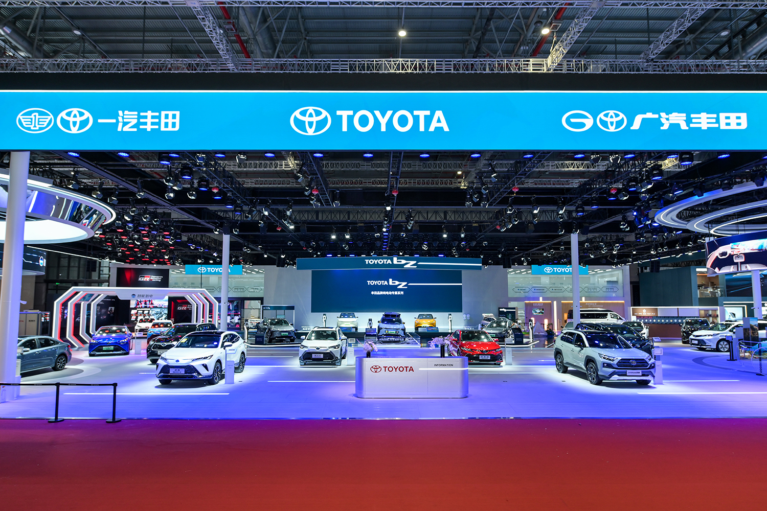 トヨタと中国合弁会社によるモーターショーのブース 〜 画像1